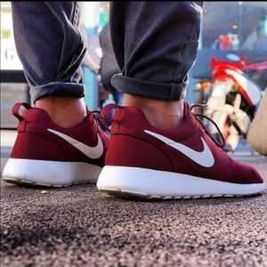 roshe run nike maroon